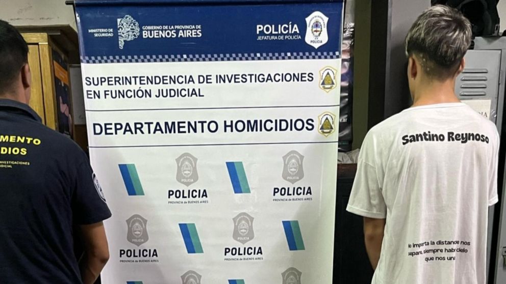 Este es el sospechoso que fue aprehendido por los investigadores policiales.