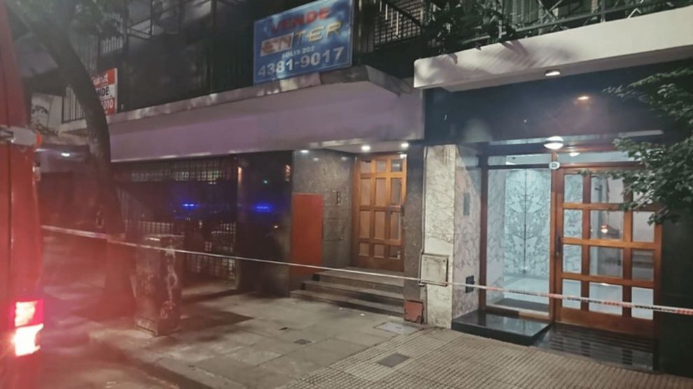 Un hombre murió por un ataque de viudas negras en un departamento en Monserrat.
