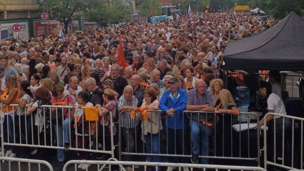 Cientos de personas dijeron presente durante la jornada.