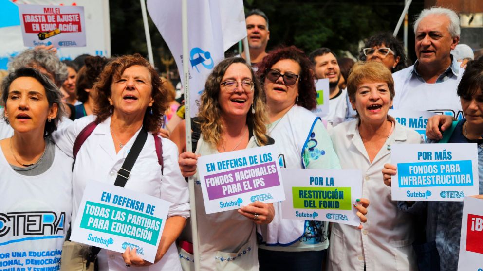 El sueldo mínimo docente fue fijado por el Gobierno en $420.000 en agosto pasado (NA).