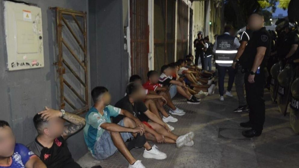 Un grupo de hinchas de Huracán recibió una dura sanción tras generar disturbios en la previa al clásico ante San Lorenzo.