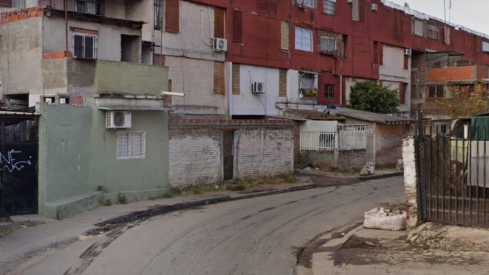 Acá, en este complejo habitacional, se produjo el homicidio de Karen Farías de las Nieves.