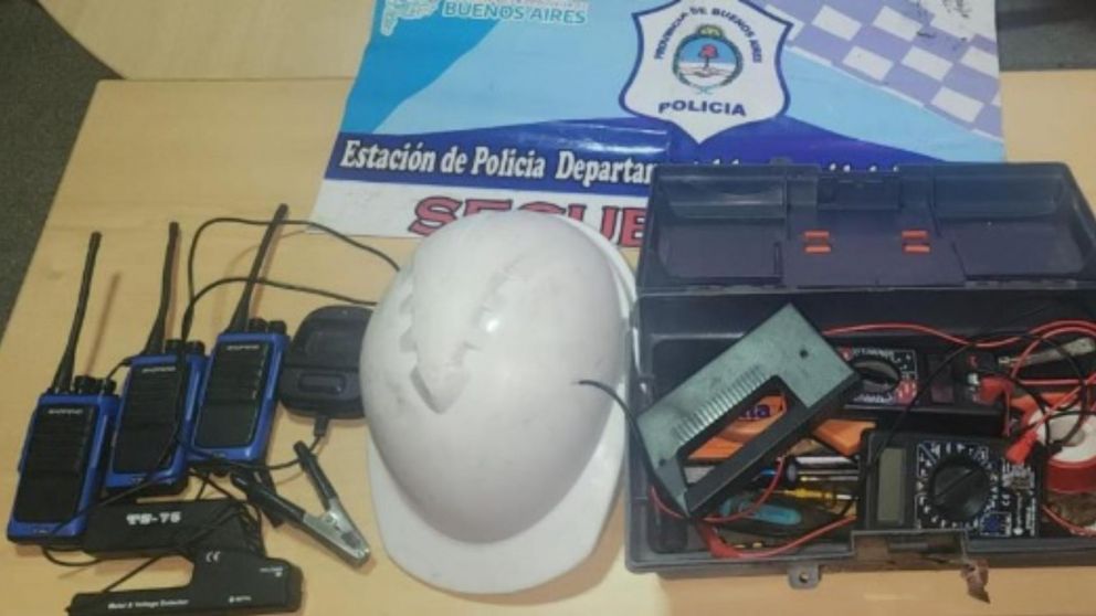 Estos son los objetos que se incautaron en poder de los sospechosos.