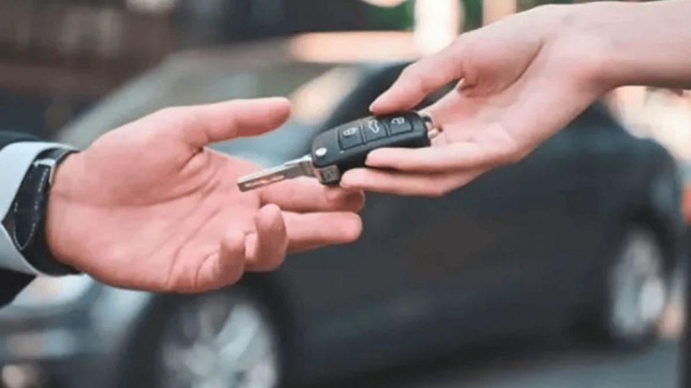 El Gobierno de Javier Milei modificó en las últimas horas el proceso de venta y compra de autos usados para agilizar la transacción.