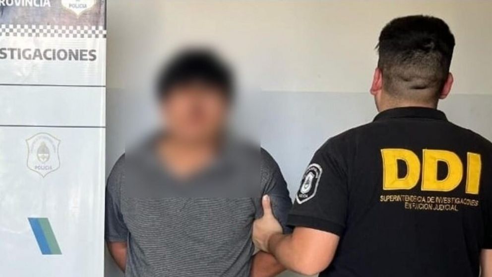 Este es el individuo que resultó aprehendido por los investigadores policiales.