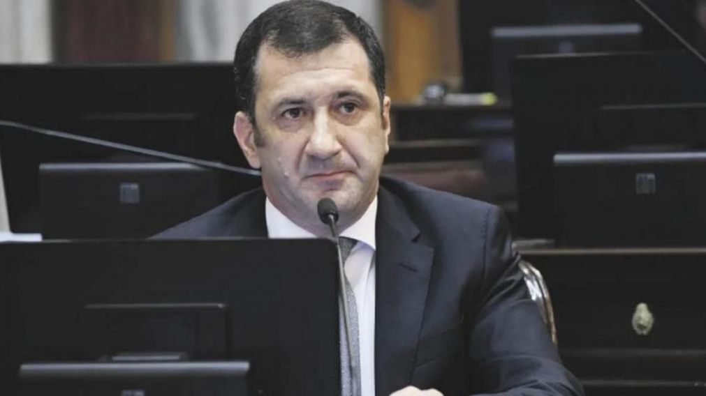 Otro revés para Edgardo Kueider: la Justicia rechazó el amparo para recuperar su banca en el Senado.