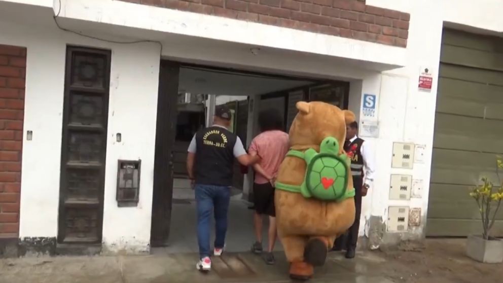 La elección del disfraz de capibara para esta operación en particular se debió a la popularidad de este animal en redes sociales.