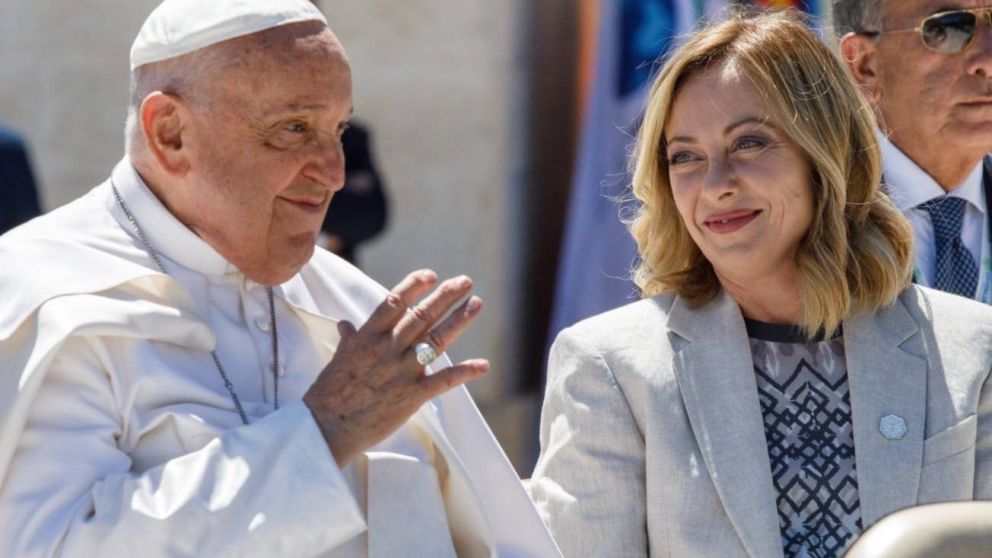 Giorgia Meloni visitó al Papa Francisco en el Policlínico donde está internado (Foto archivo).