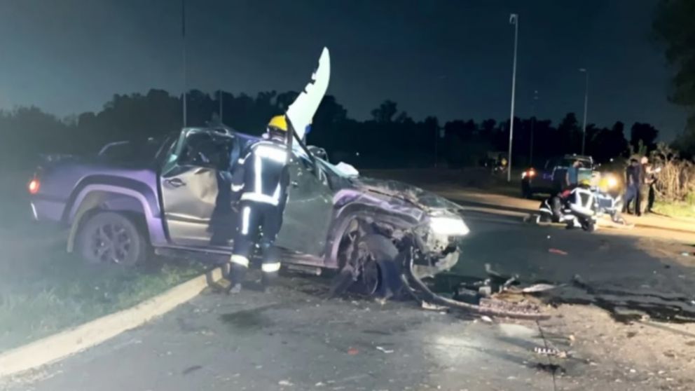 Cuatro amigos murieron al volcar la camioneta en la que viajaban (NA).