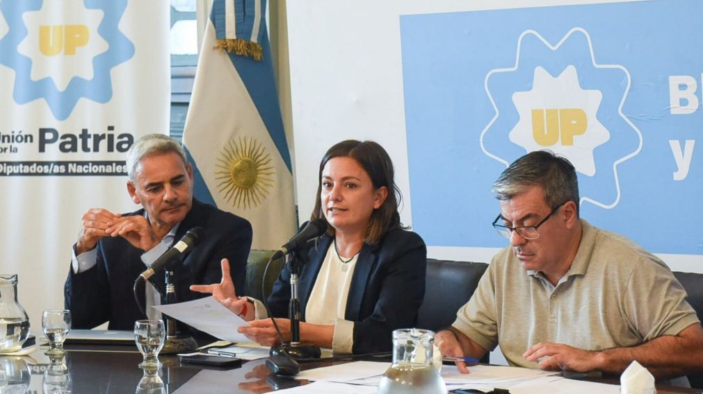 Ramiro Gutiérrez, Vanesa Siley y Germán Martínez, los que encabezaron la conferencia de prensa.