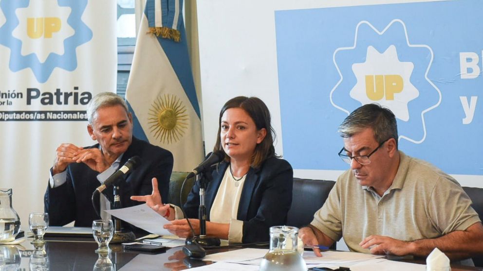 Ramiro Gutiérrez, Vanesa Siley y Germán Martínez, los que encabezaron la conferencia de prensa.