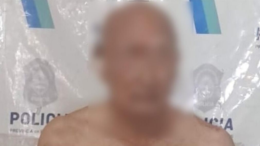 Este es el individuo que fue aprehendido por los pesquisas policiales.
