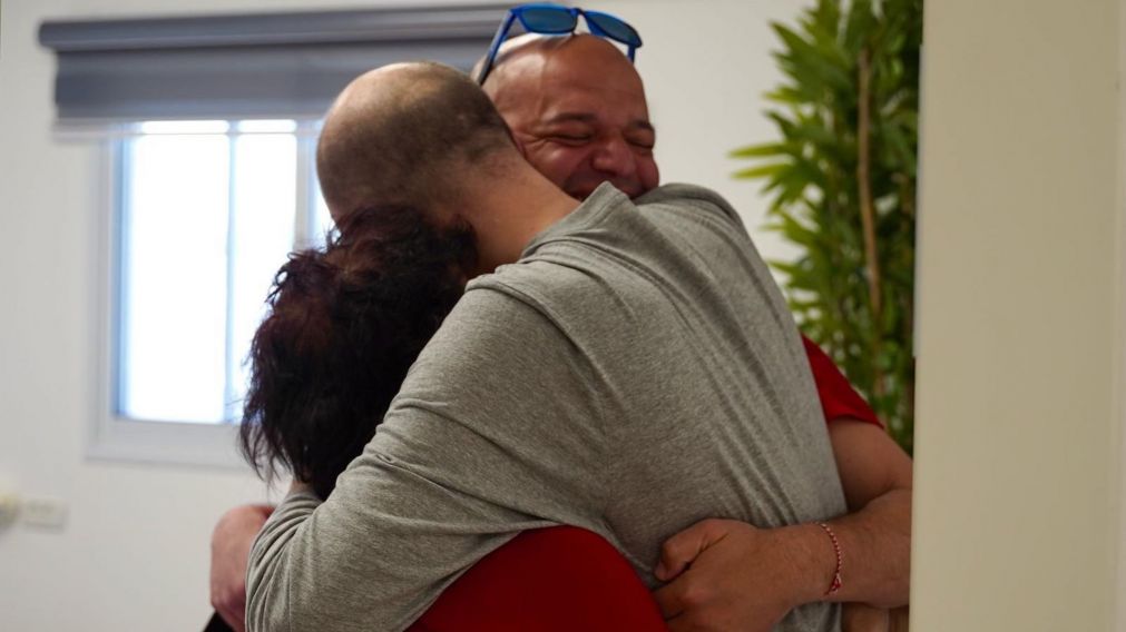 Así fue el conmovedor abrazo de Iair Horn con su familia.