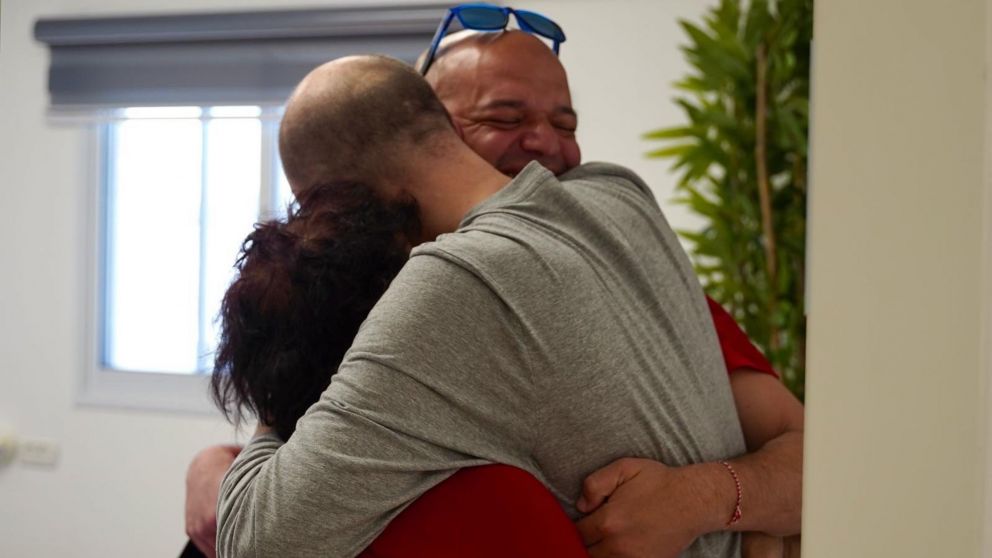 Así fue el conmovedor abrazo de Iair Horn con su familia.