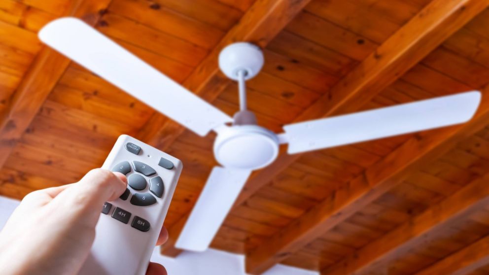 Después de un tiempo, el ventilador de techo tira aire caliente (Imagen ilustrativa).