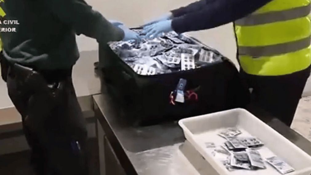 En un control de rutina se encontraron con las pastillas de viagra en la valija.