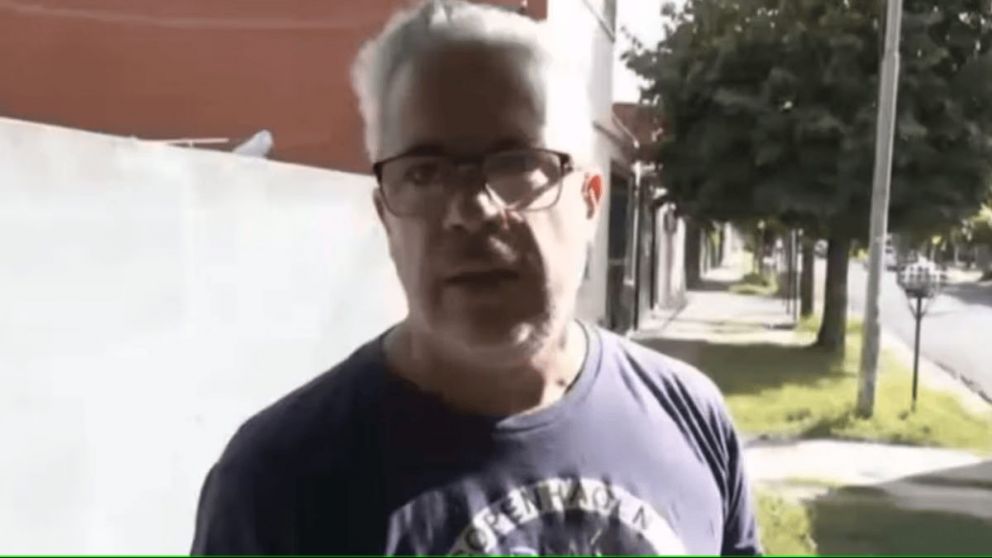 El hombre que repartía flores por San Valentín y sufrió el robo de su auto.