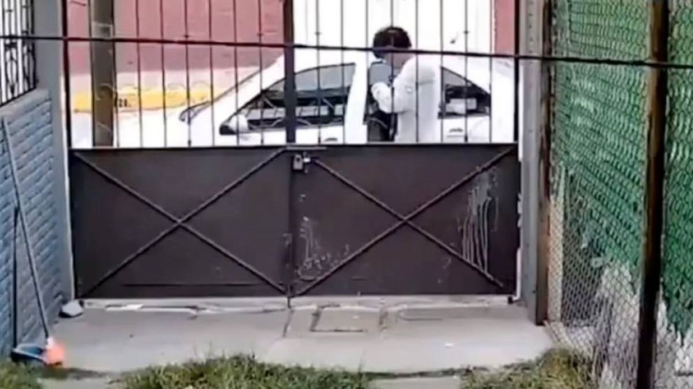 El momento del abandono del bebé recién nacido.