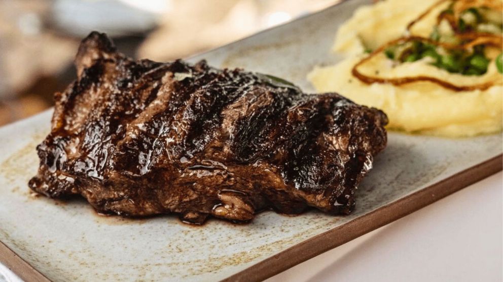Este corte de carne jugoso y lleno de sabor se roba el protagonismo en cada parrilla, ideal para quienes buscan una experiencia única a la hora de cocinar (Imagen ilustrativa).