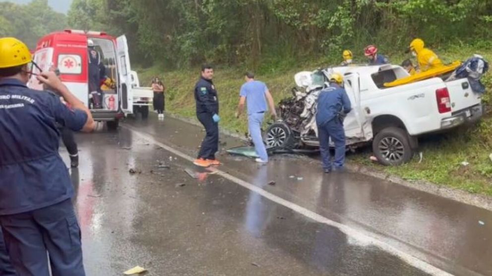 En la camioneta iban cuatro argentinos que volvían desde Camboriú (X).