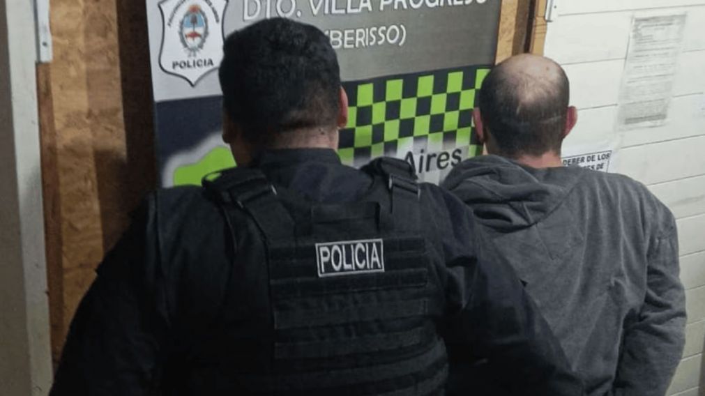 Detenido por atacar a su perro hasta matarlo.