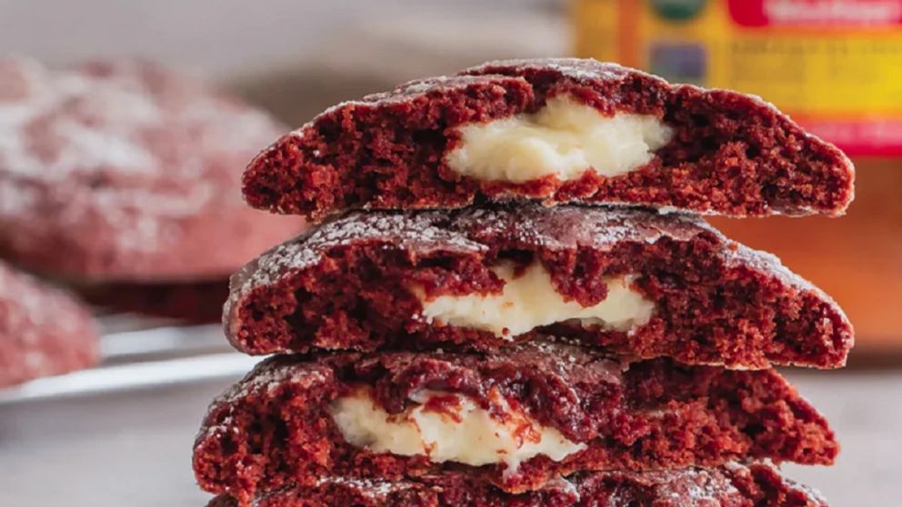 ¿Te antojaste de algo dulce? hacé estas galletas "red velvet" con un secreto especial.