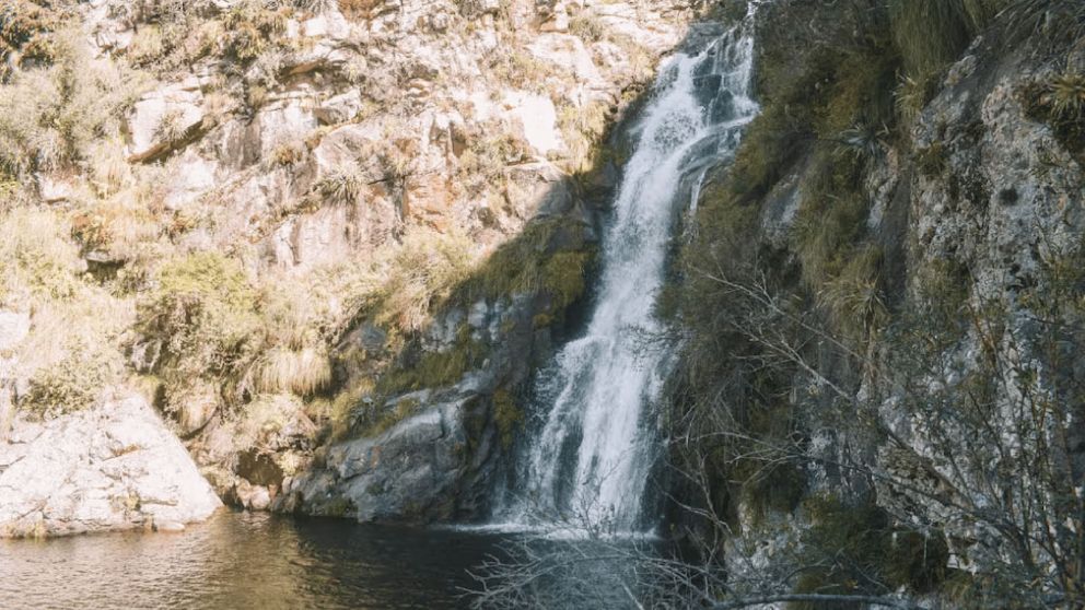 Ni Villa Carlos Paz ni Merlo: El oasis escondido de Córdoba, con cascadas y una pileta natural para escapar del calor