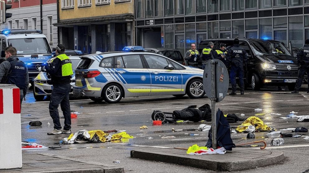 La Policía en el lugar del atropello masivo en Múnich (Gentileza Noticias de Gipuzkoa).