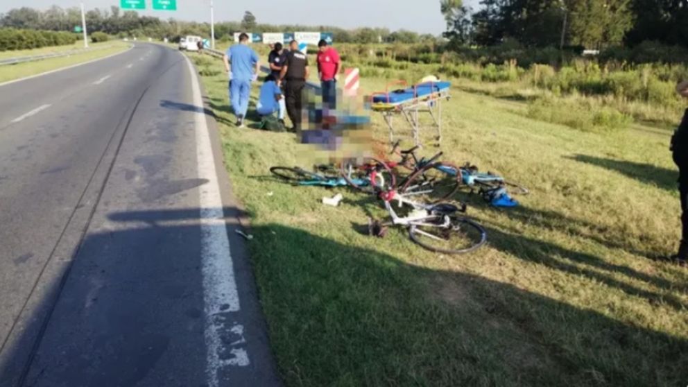 Dos ciclistas murieron tras ser atropellados por una camioneta (Gentileza Uno Santa Fe).