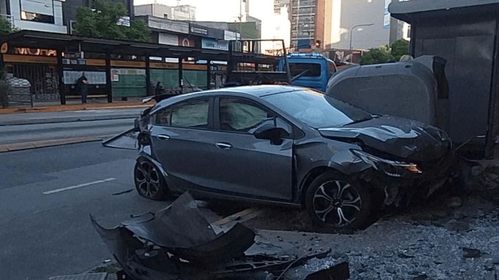 Un conductor borracho causó un brutal accidente en el barrio porteño de Belgrano (X/@lauyateloavise).