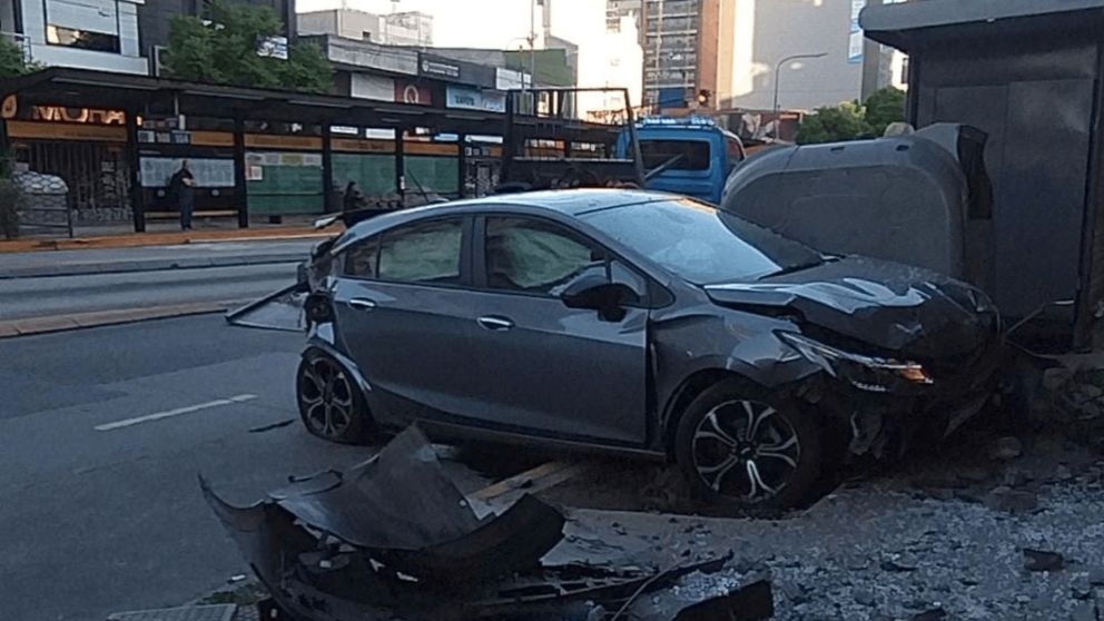 Un conductor borracho causó un brutal accidente en el barrio porteño de Belgrano (X/@lauyateloavise).