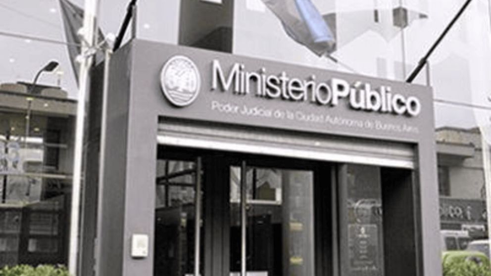 El hombre acusado de rociar a su mujer con alcohol para prenderla fuego va a juicio a pedido de la fiscalía.