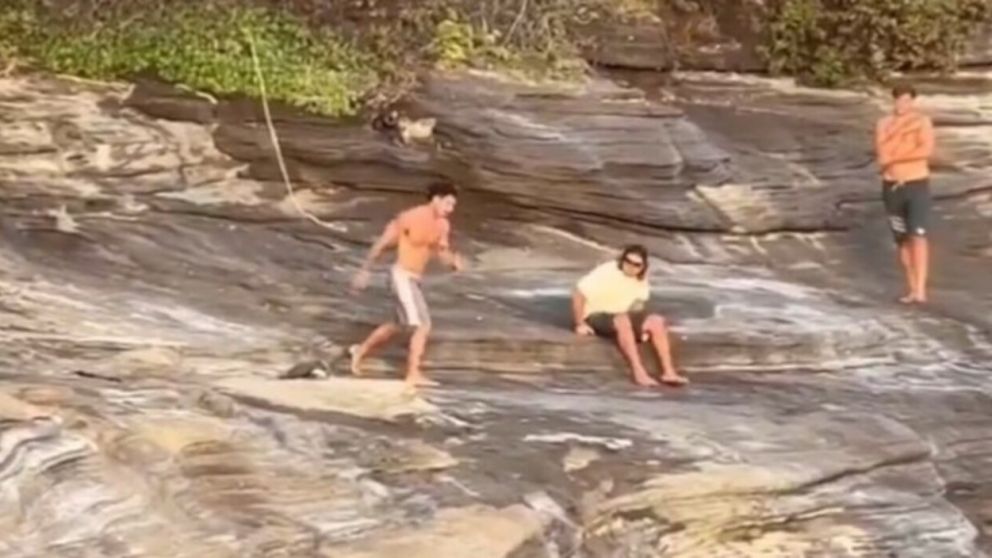 Santiago Bourdieu al momento de dar el salto en Spitting Cave (Captura de video).