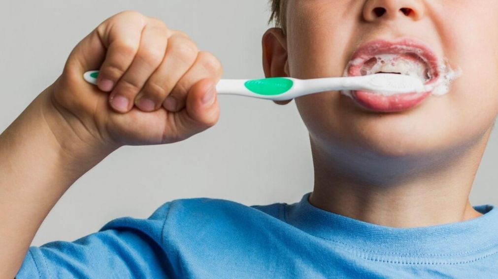 ¡Cuidado! ANMAT prohibió una pasta dental y otros productos de higiene bucal "truchos" y peligrosos (Freepik).