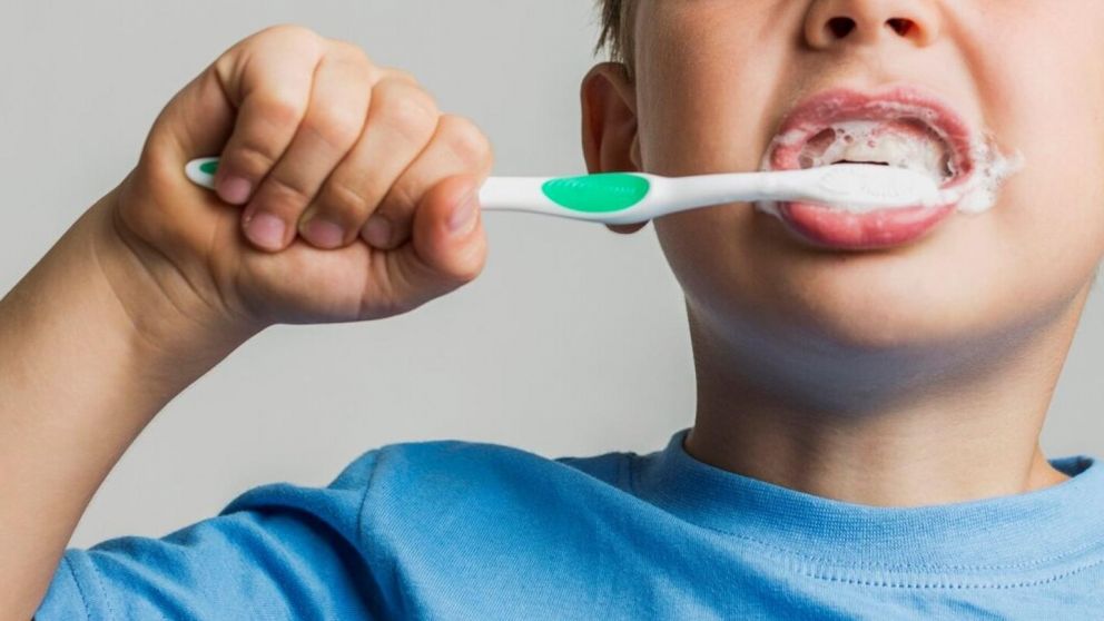 �Cuidado! ANMAT prohibi� una pasta dental y otros productos de higiene bucal "truchos" y peligrosos (Freepik).