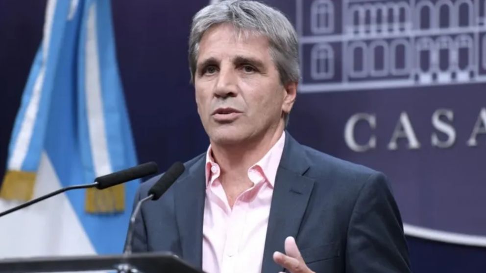 Luis Caputo, sobre el nuevo acuerdo con el Fondo Monetario Internacional (FMI).