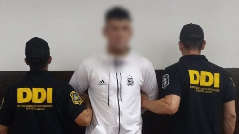 Este es el sujeto que fue detenido por los investigadores policiales.