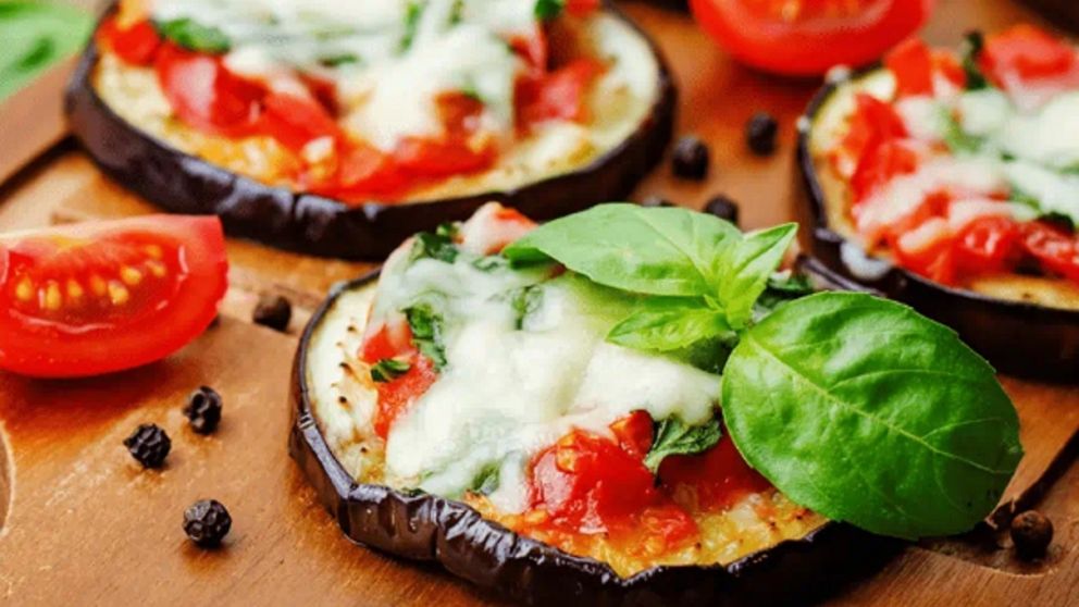 Aprovechá que está a buen precio: "pizzetas" de berenjena súper fáciles y deliciosas, listos en 30 minutos.