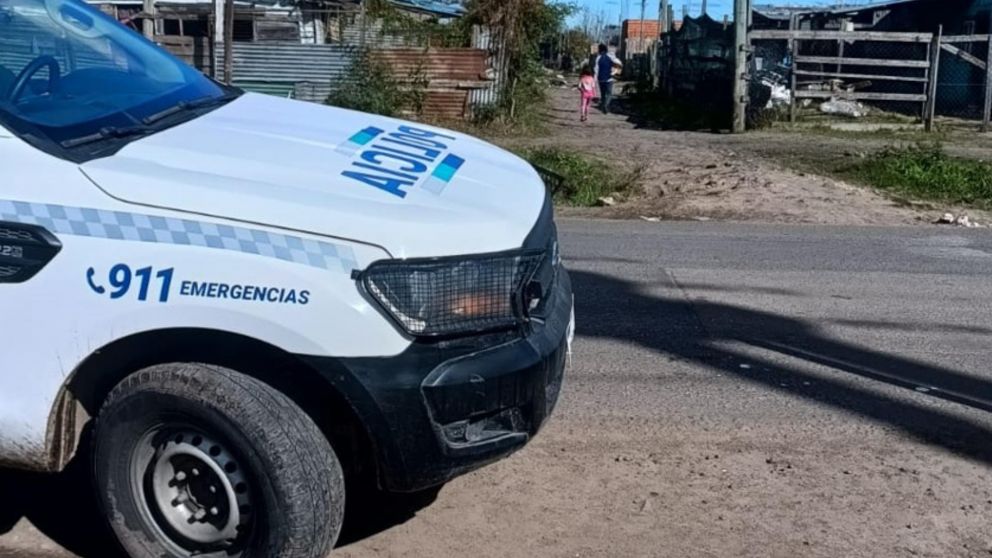 Los investigadores policiales realizan varias diligencias para apresar a los asesinos.