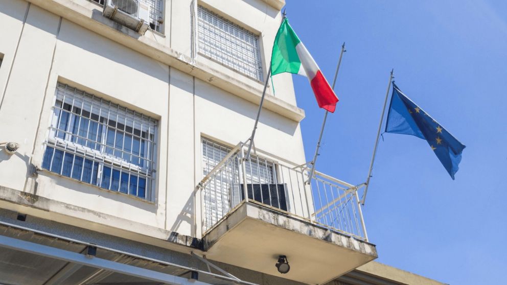 La agencia Consular de Italia en Mor�n busca nuevos empleados.