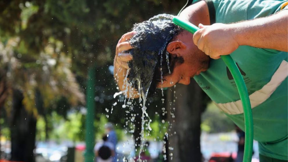 El calor extremo afecta a varias provincias y el SMN emitió alertas rojas y naranjas (Imagen ilustrativa).