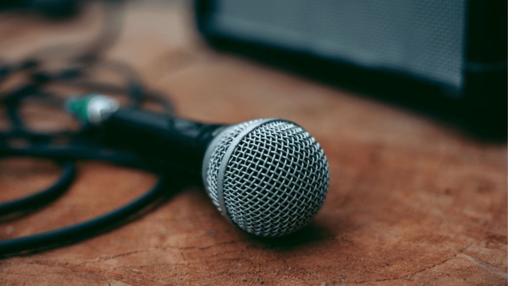 El hombre murió tras recibir una descarga eléctrica mientras intentaba cantar en un karaoke (Imagen ilustrativa).