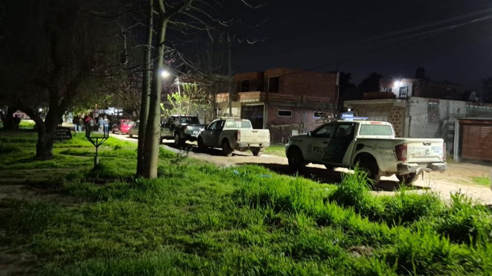 Los investigadores policiales realizan varias diligencias para apresar al atacante.