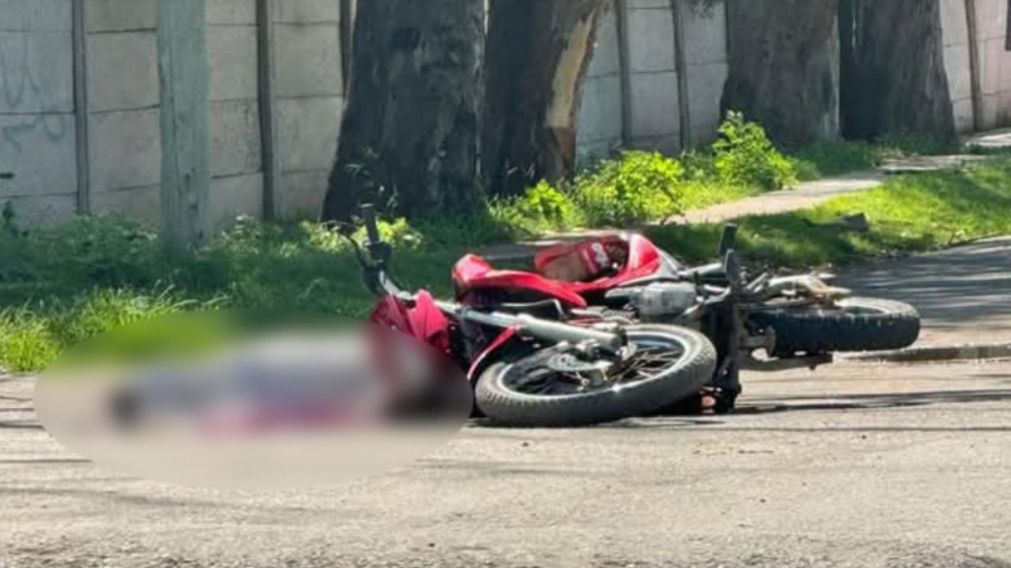 Horacio Uriel Barrientos cayó fallecido junto a su rodado. Crédito: Semanario Actualidad.