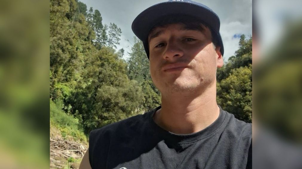Héctor Artigau estaba con dos amigos en un parque de Nueva Zelanda cuando resbaló y cayó al agua.