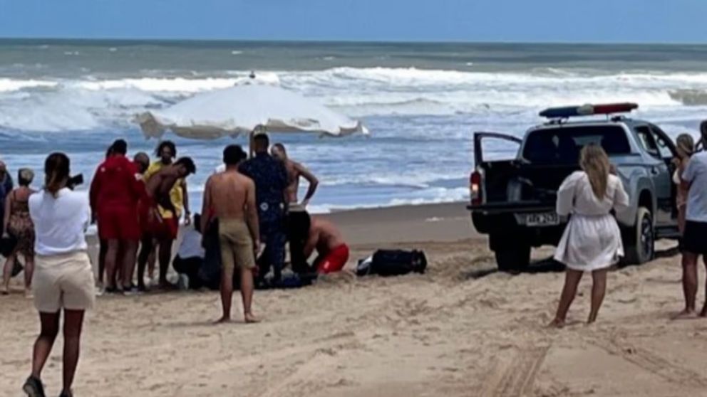 La Armada uruguaya informó que se descompensó en el mar y que fueron varios los que corrieron para rescatarlo, pero no lo lograron.