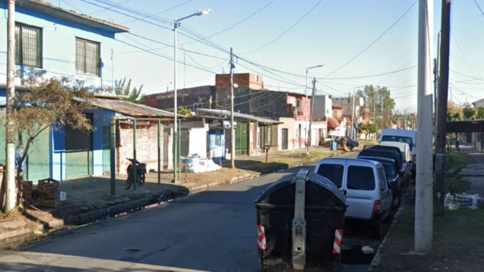 Acá, en este vecindario, se produjo la detención del sospechoso que fugaba en el automóvil.