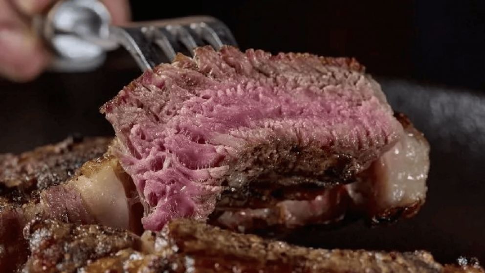 Chau al asado: El corte de carne que es tendencia para "tirar" a la parrilla y cuesta solo $6400