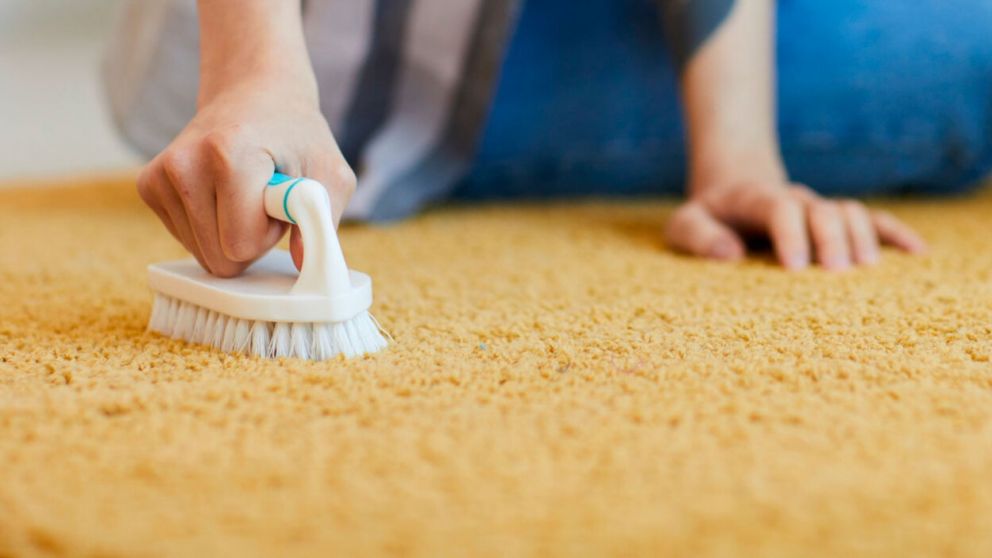 Existen varios trucos caseros para limpiar la alfombra (Imagen ilustrativa).