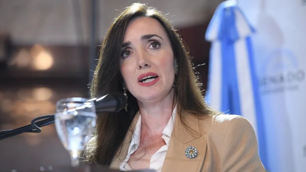 "130.000 mil argentinos murieron, entre ellos mi papá por las políticas emanadas de la Organización Mundial de la Salud", escribió Villarruel.
